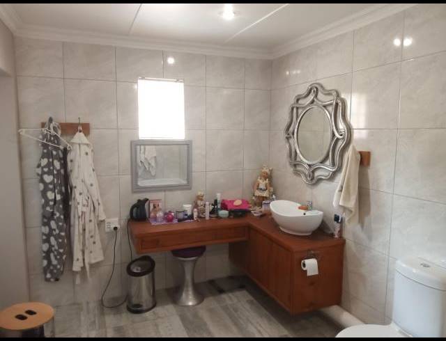 5 BEDROOM HOUSE FOR SALE IN WHITE RIVER EXT 3